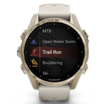 Relogio-Garmin-Fenix-8S-Safira-Ouro-Suave-com-Pulseira-de-Silicone-Cinza-com-Arenito